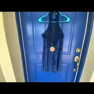 Essue blue velvet dress